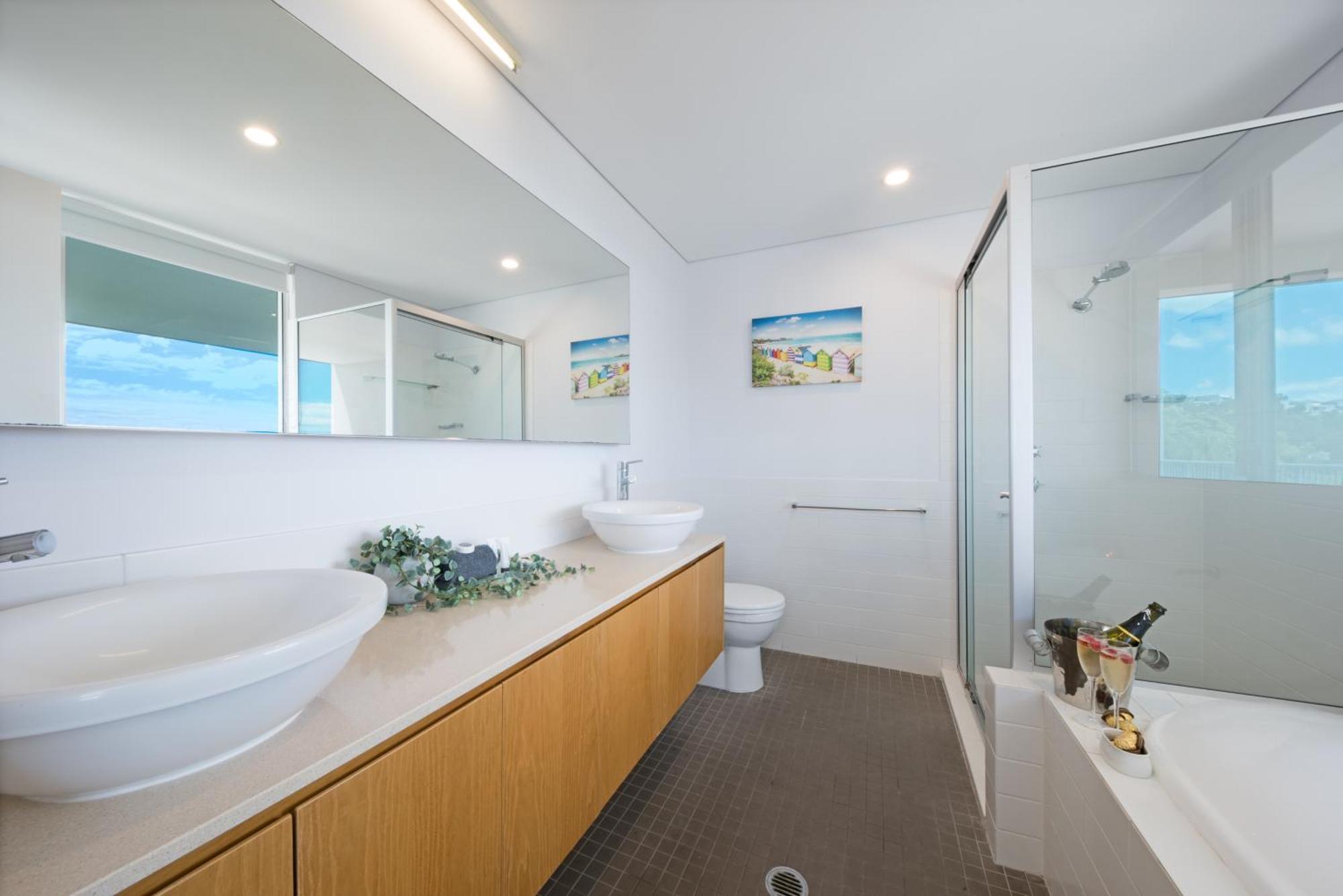 Sea Forever On Azure Seas - Airlie Beach Eksteriør billede